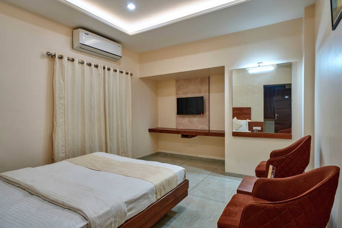 Executive Room near Kolhapur Railway Station