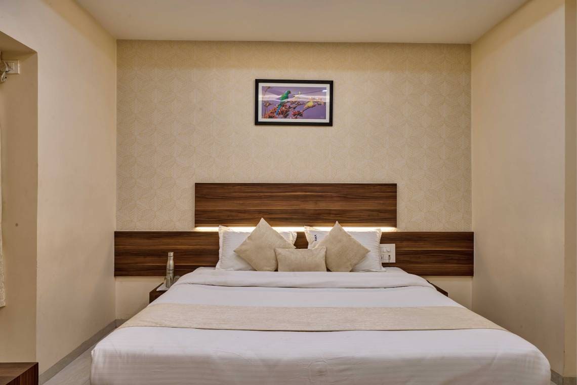 Executive Room near Kolhapur Railway Station