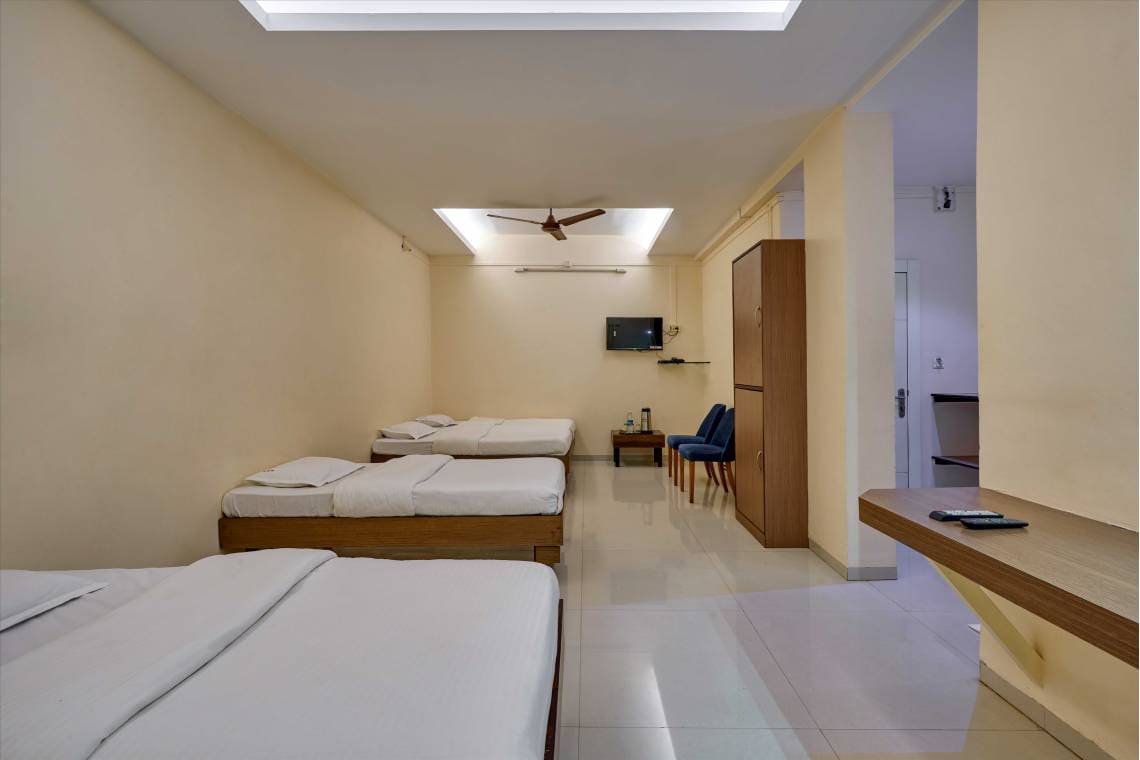 Spacious Family Room in Kolhapur